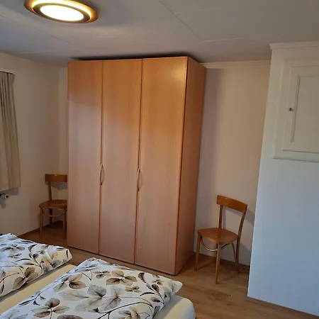 Apartman Sunny Balcony Home, Parkplatz Inklusive Thierachern