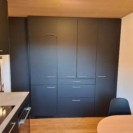 Sunny Balcony Home, Parkplatz Inklusive Apartman Thierachern