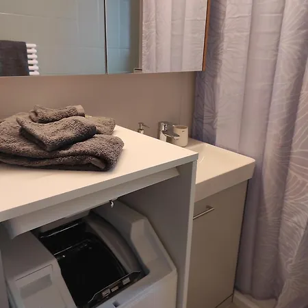 Apartman Sunny Balcony Home, Parkplatz Inklusive Thierachern